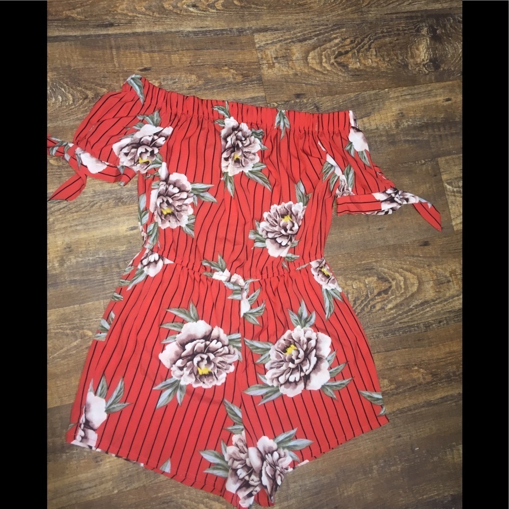 ❤️ NWT Indulge size medium silky feel lightweight floral summer romper‎ vacation